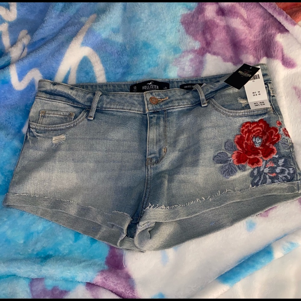 Rose embroidered Hollister Shorts NWT